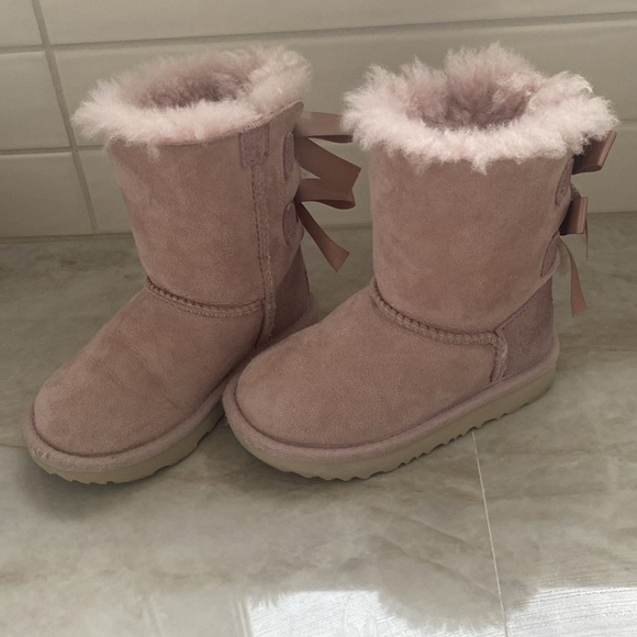 Ugg boots with bow little girl size 25 - Picture 4 of 5